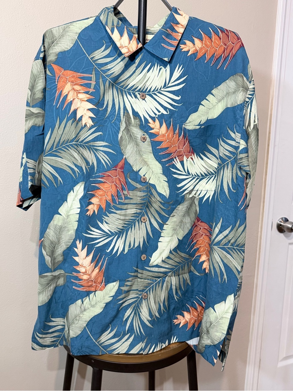 Tommy Bahama Shirt Men L Short Sleeve Silk Button-Up Blue Tropical Hawaiian
